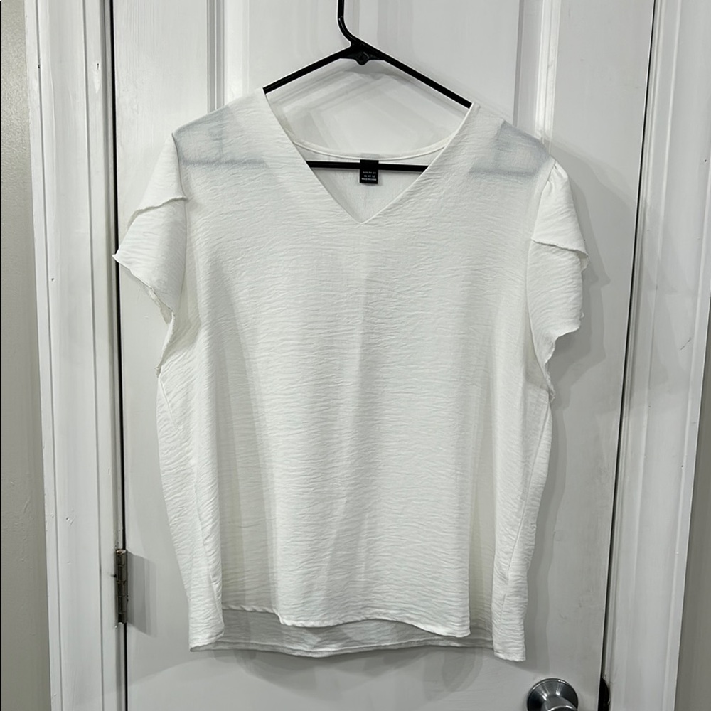 SHEIN White V-Neck Short Sleeve Top